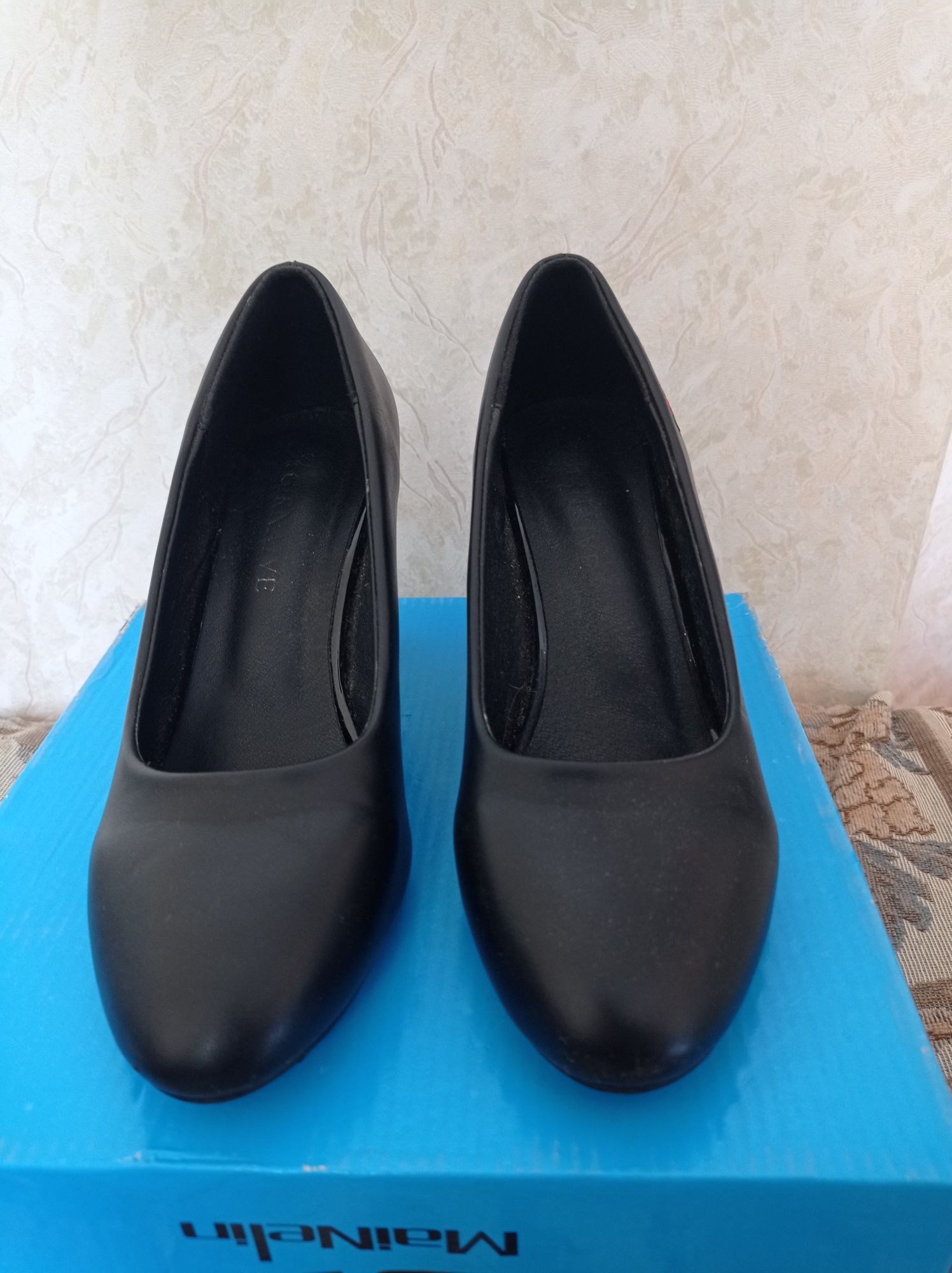 Продам женский туфли