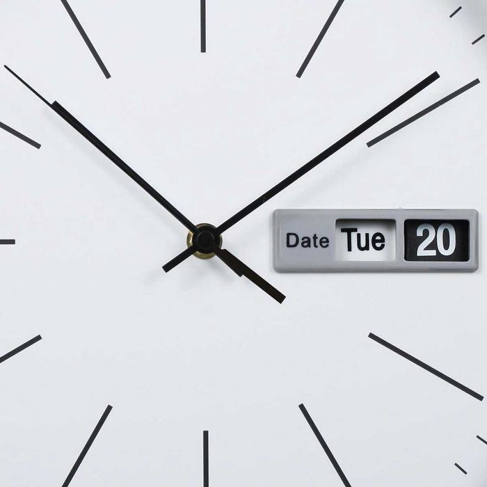Zegar ścienny z datownikiem bardzo cichy niesłyszalny