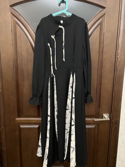 Сукня чорна з вставками