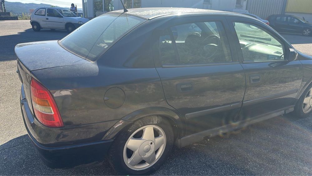 Carro motor batido