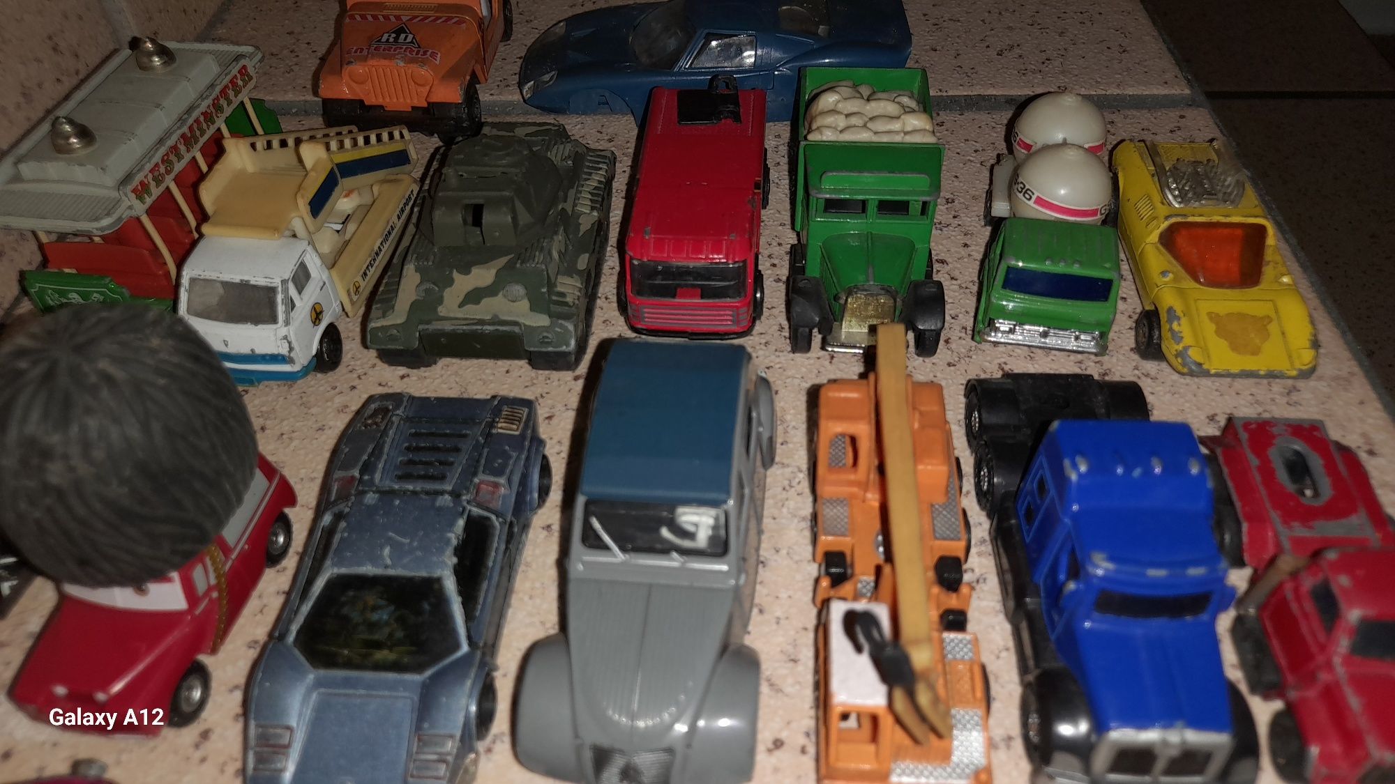 Miniaturas matchbox majorette e outras