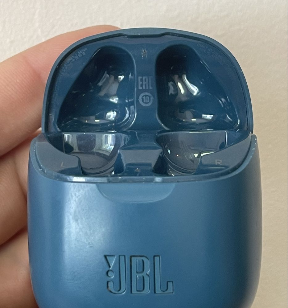 Кейс для наушников JBL Tune 225 TWS б/у