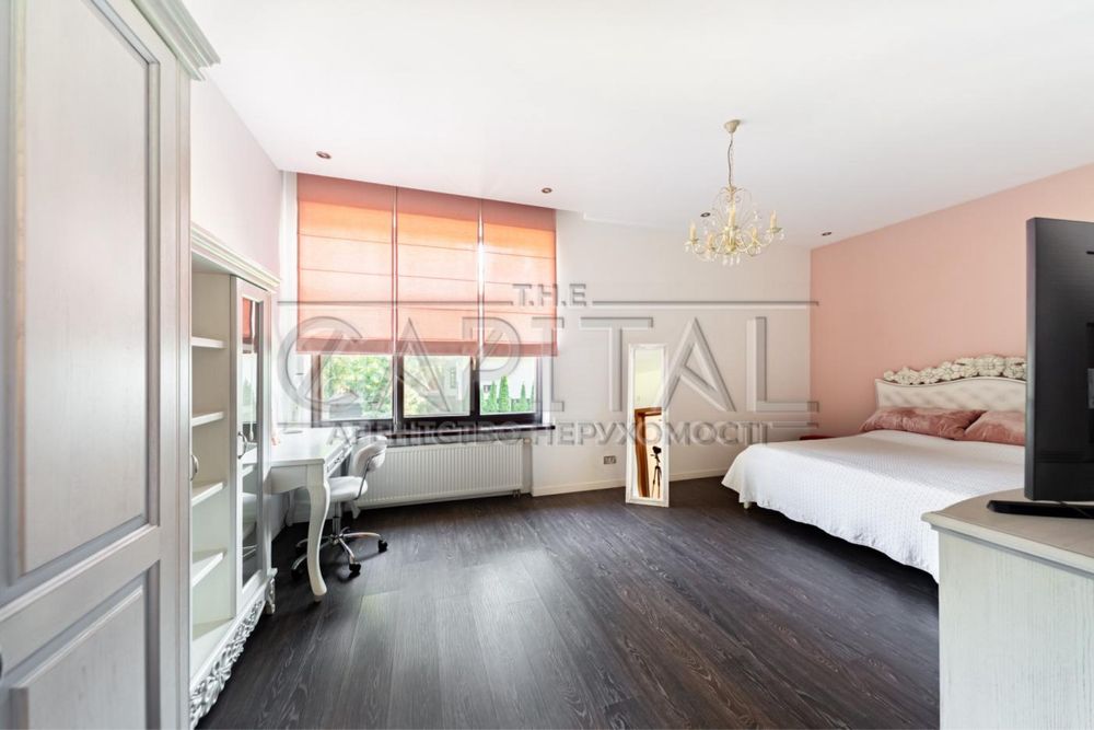 Київ, Святошинський район, вул. Патріарха Володимира Романюка 300м2