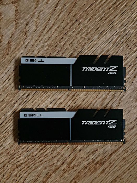 G.Skill Trident Z RGB, DDR4, 32 GB, 3600MHz, CL17 (F4-3600C17D-32GTZR)