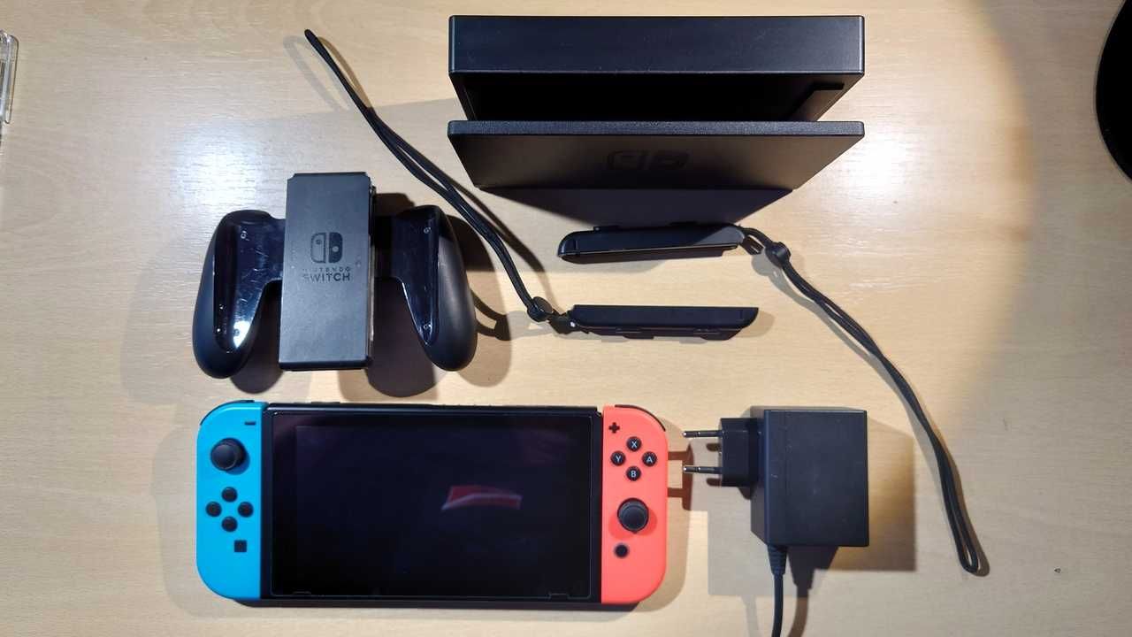 Konsola NINTENDO Switch + karta pamięci microSD 64GB