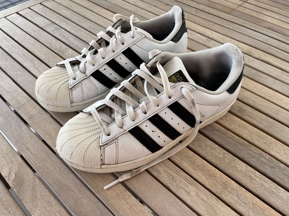 Sapatilhas Adidas 42 para recuperar
