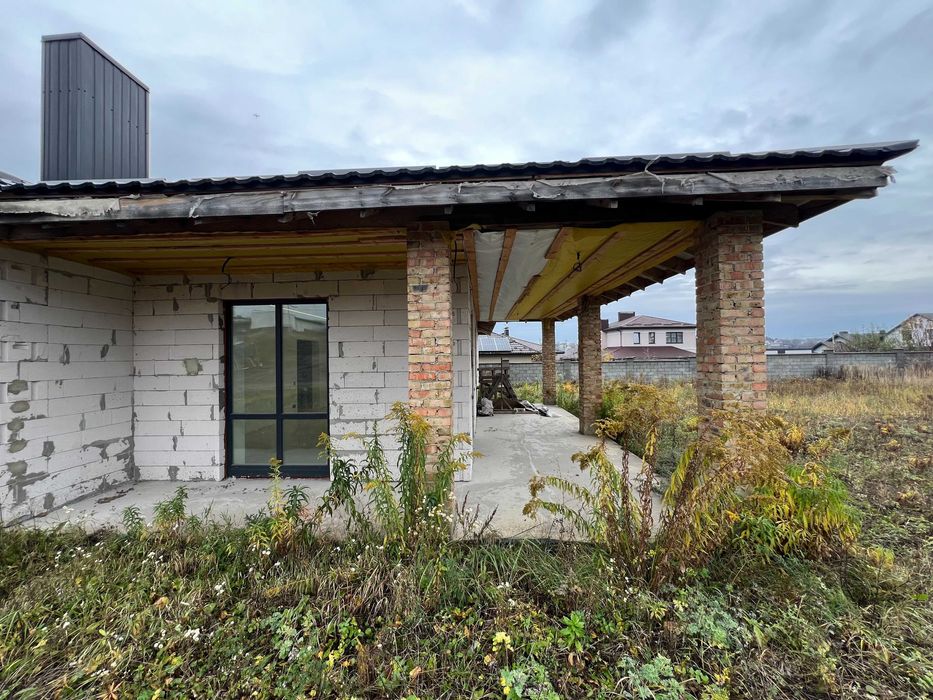 Одноповерховий будинок з частковим ремонтом та гаражем-масив Фортовий!