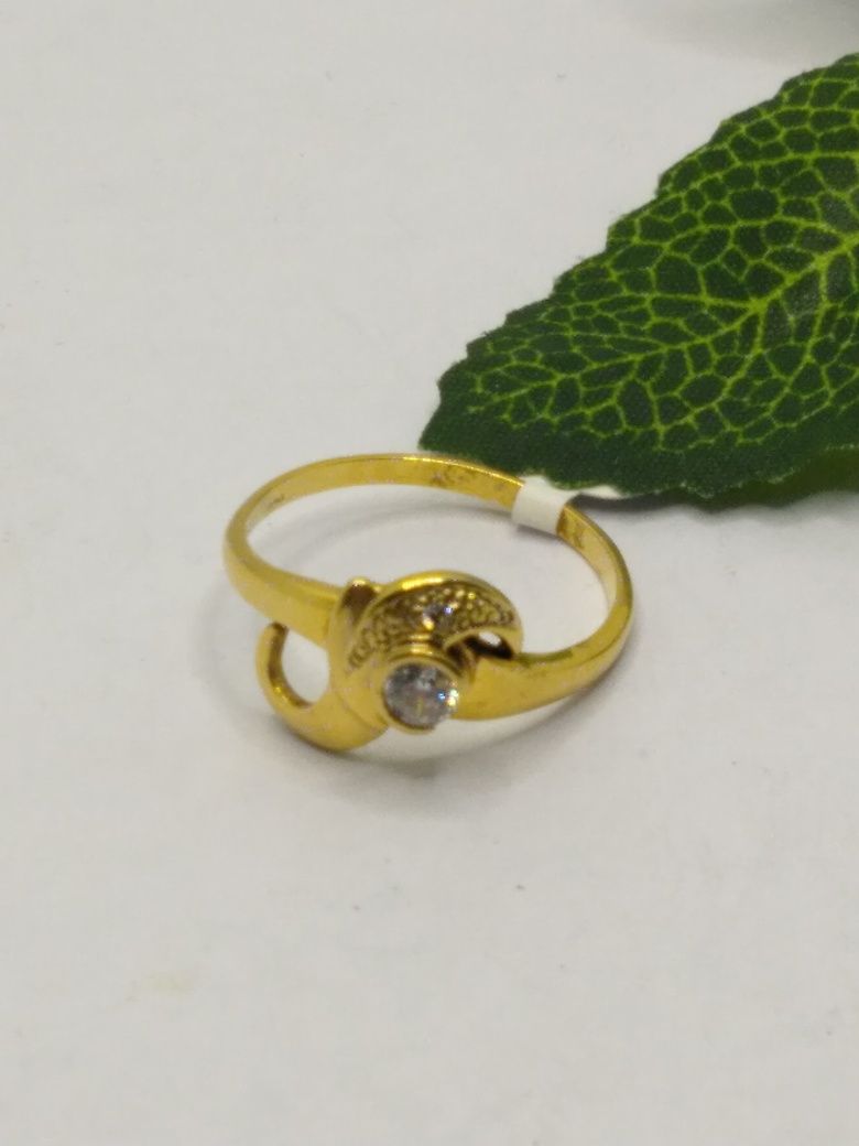 Złoty pierścionek z cyrkonią , złoto 333 r.18
