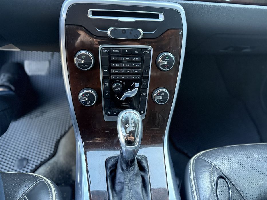 Вольво S80 2.4 D5 2013 рік