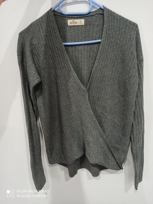 Fajny przekladany sweterek Hollister