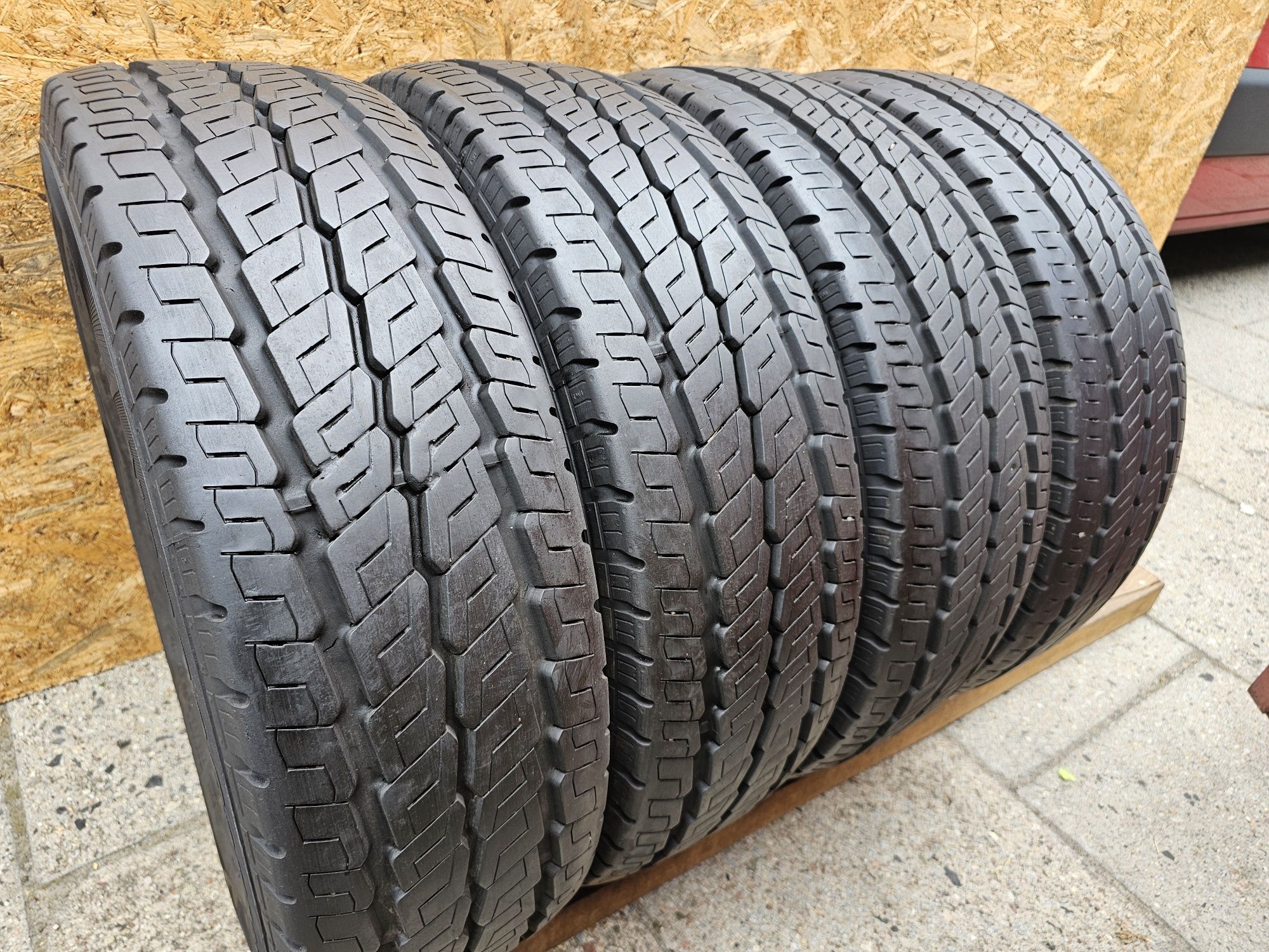 Idealne!!  9mm. 225/75 r16C Continetal Vanco Camper.