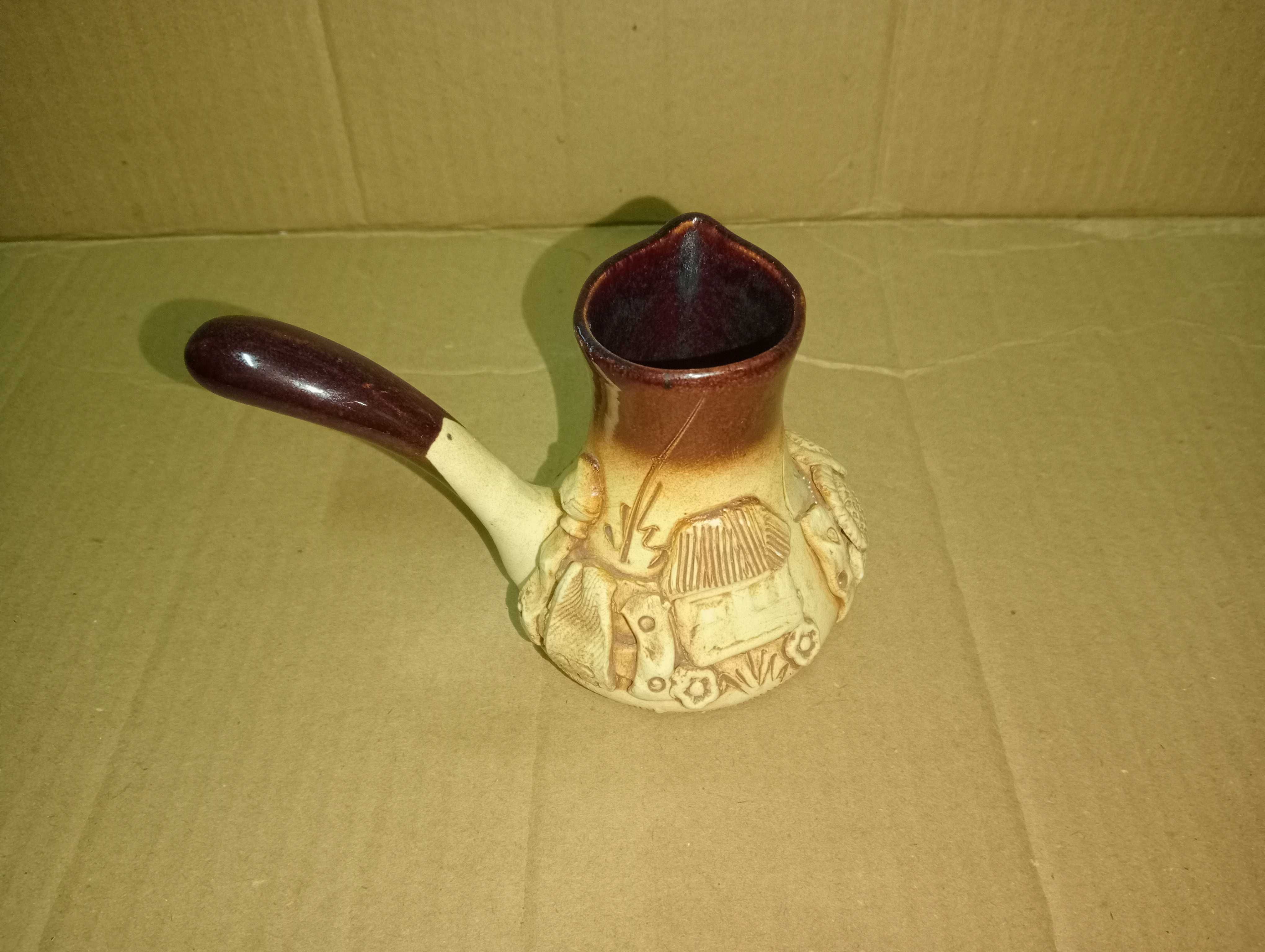 Кувшин заварник с удлиненной ручкой из глины