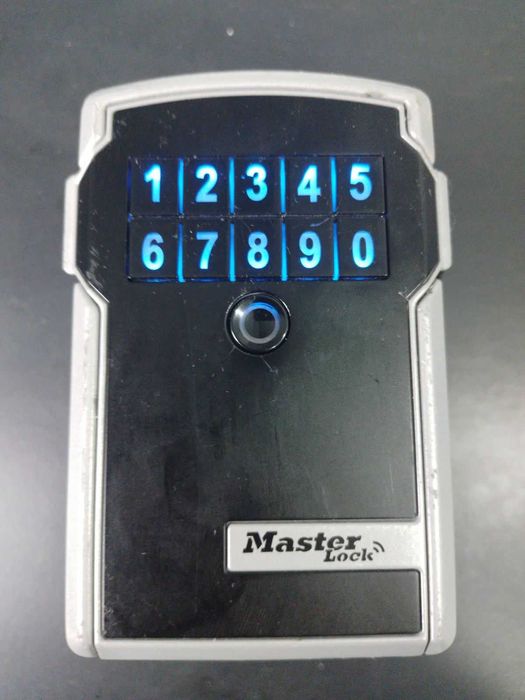 Продам міні сейф для ключів MASTER LOCK