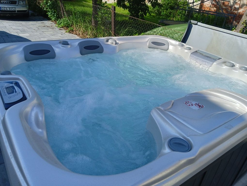 Jacuzzi ogrodowe Sundance Spas model MARIN