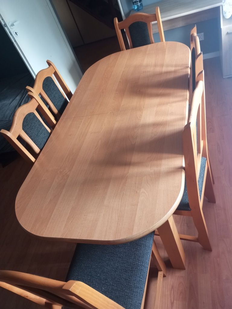 Sprzedam stół z 6 krzesłami