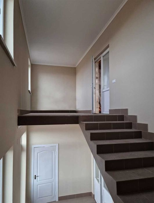 Продаж СТО та двоповерхового приміщення під магазин,офіс,виробництво.