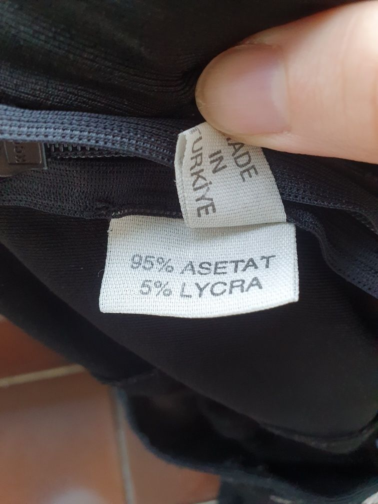 Gotycka sukienka z haftem i tiulowymi rękawami avant garde est floresy