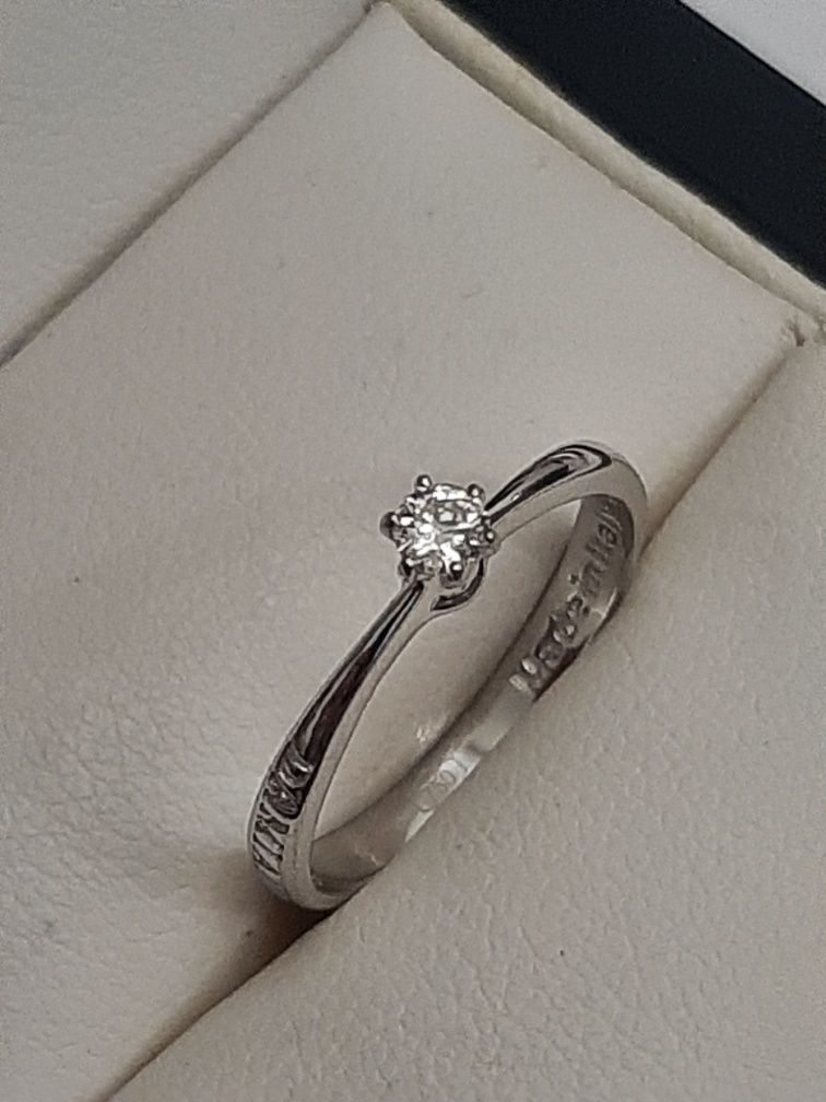 Damiani золотое кольцо с бриллиантом.