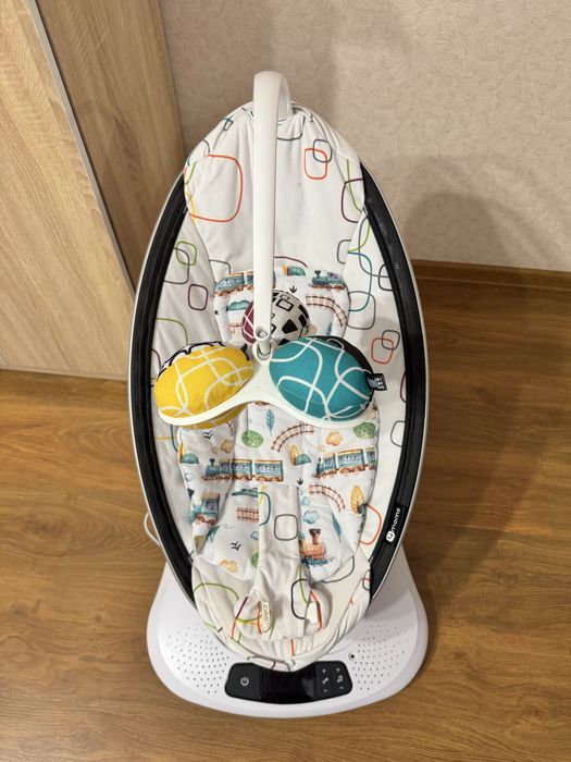 Продам заколисуючий центр 4moms