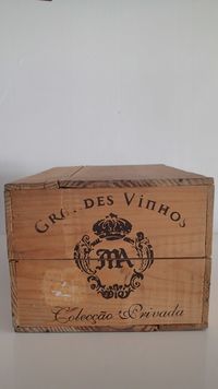 Caixa em madeira para vinhos