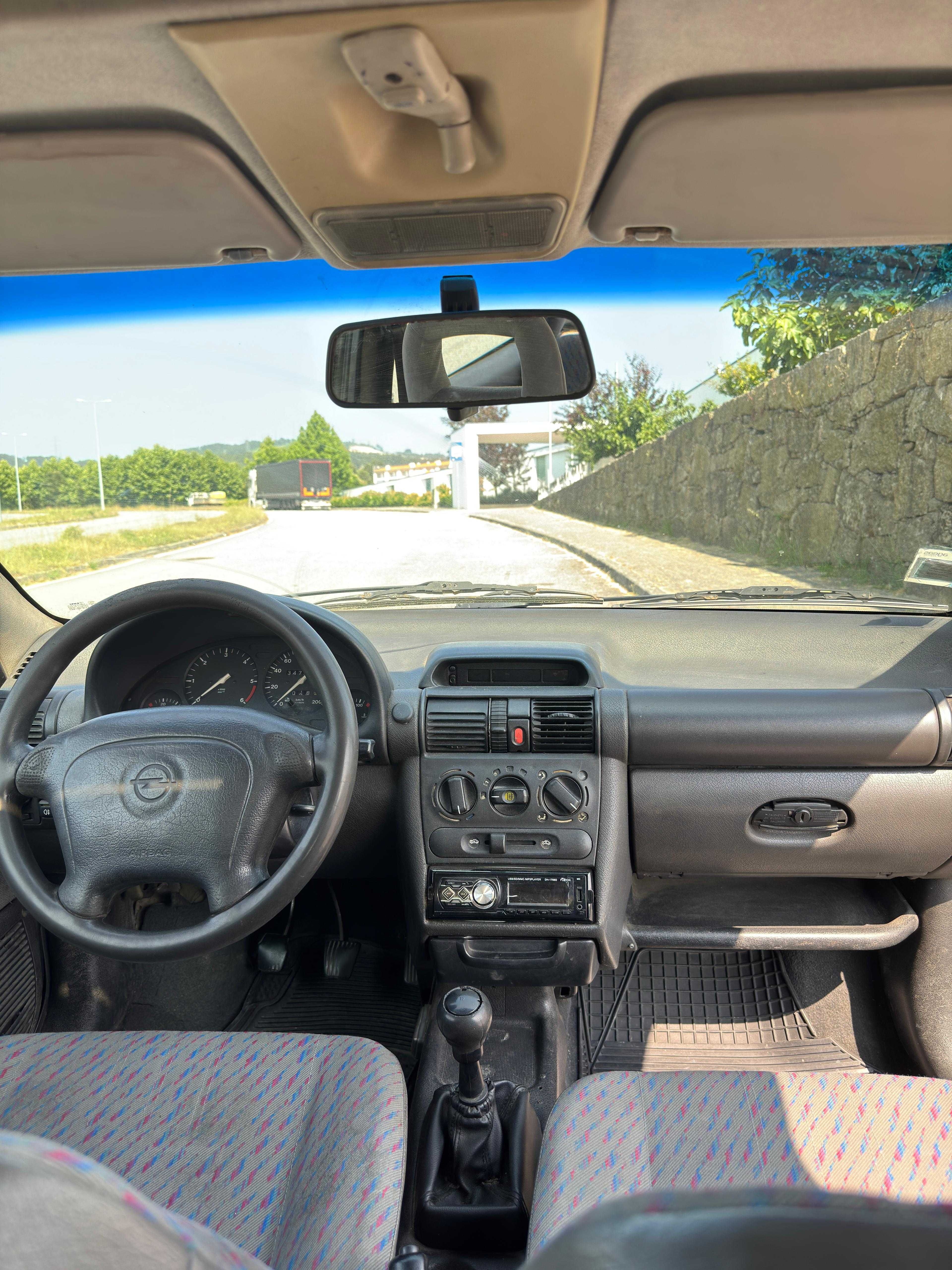 Opel Corsa B 1.5 Diesel - Económico e Fiável