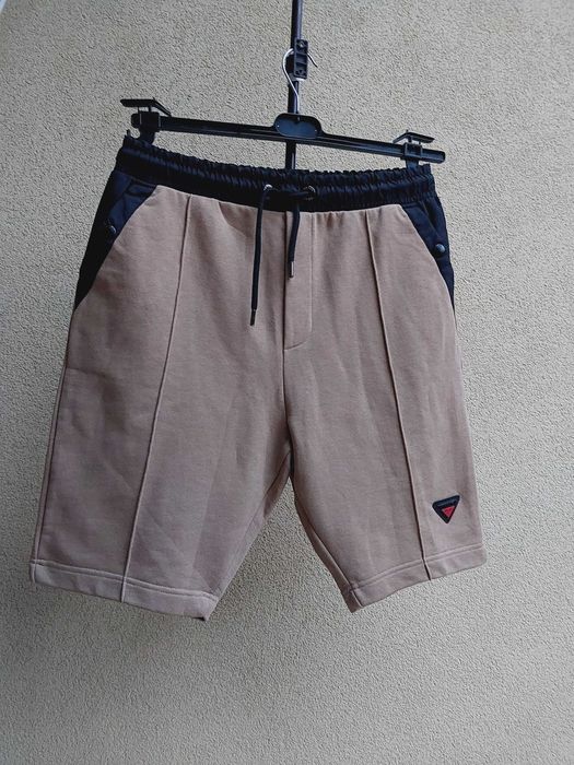 spodenki  sportowe   Prada - nowe z metką rozm.  M - 48