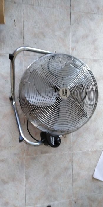 Ventoinha grande de chão ufesa