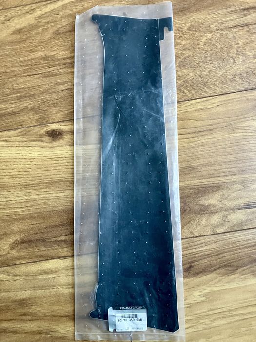 Folia ochronna drzwi słupka B prawa Dacia Sandero II