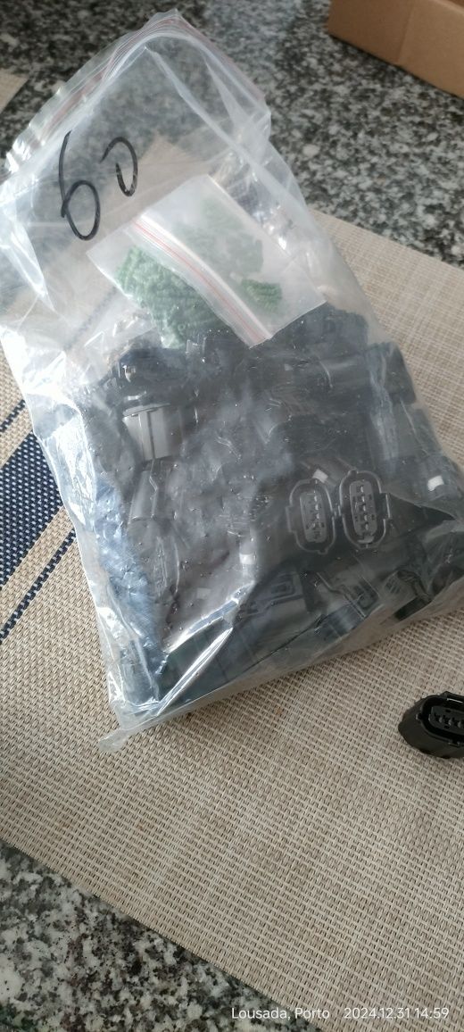 Conectores de 6 e 5 pinos para automóvel