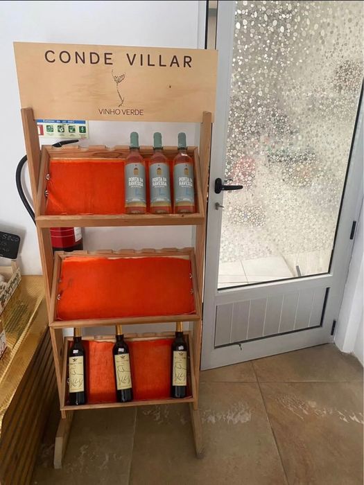 Expositor de vinho