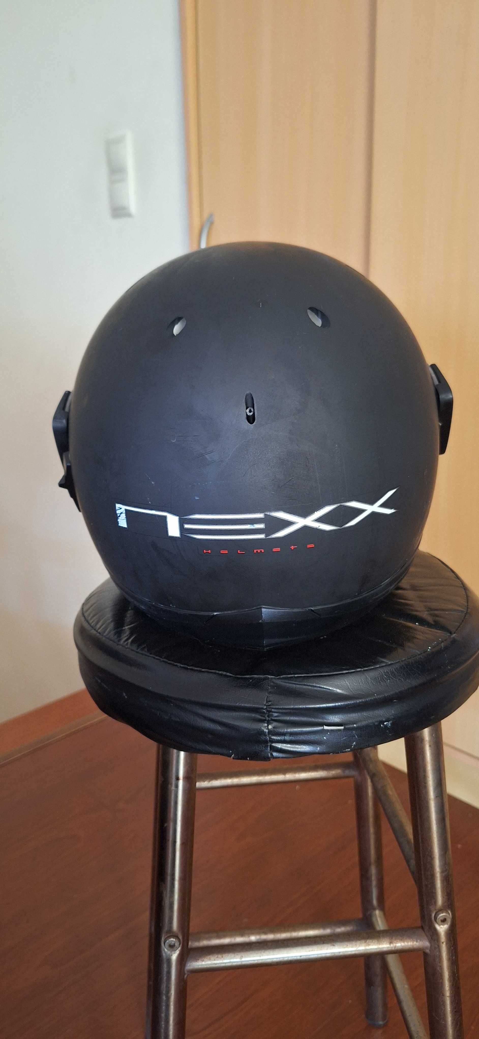 Capacete Nexx usado em bom estado com bolsa de transporte