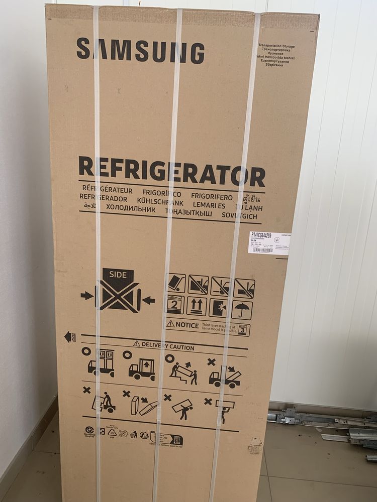Холодильник Samsung RT47CG6442S9UA