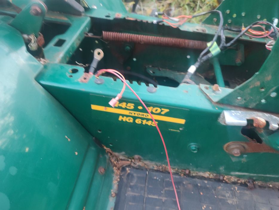 Rama traktorek części błotnik Yard Man Mtd plastik