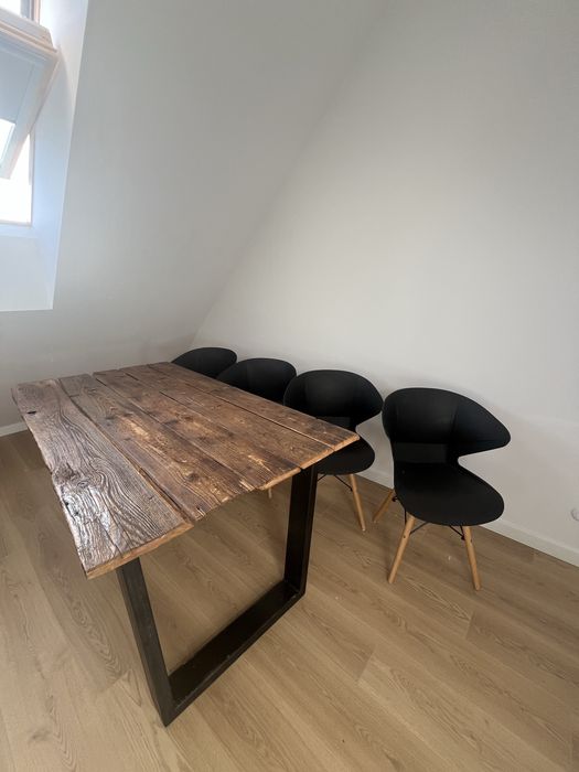 Stół loftowy z litego starego drewna + 4 krzesła – komplet jadalniany