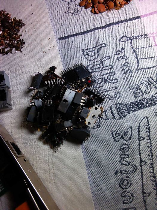 Продам радиодетали на переработку, вес 1.680 цена за все