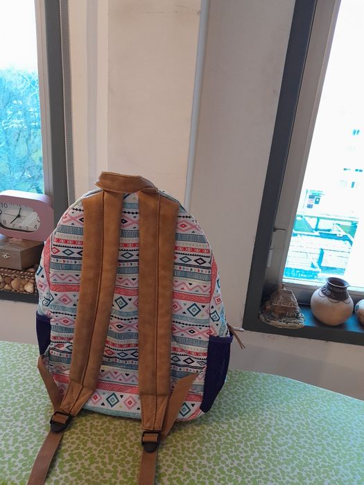 Vendo Mochila de Senhora muito bonita como nova