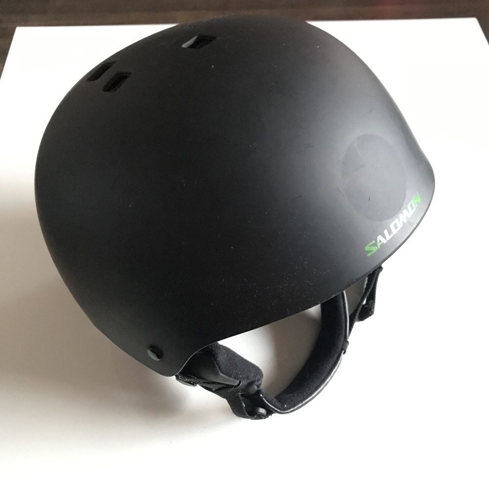 Kask Salomon rozm. M 55-58cm czarny orzeszek ocieplacze na uszy