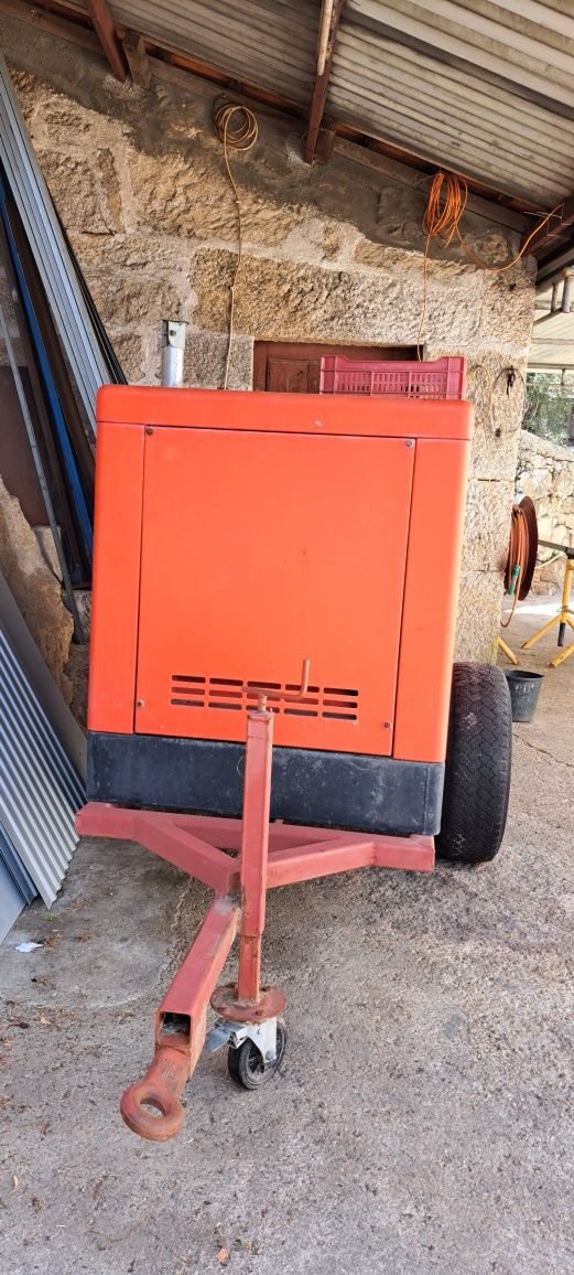 Gerador Himoinsa 20 kVA Motor Yanmar com Atrelado