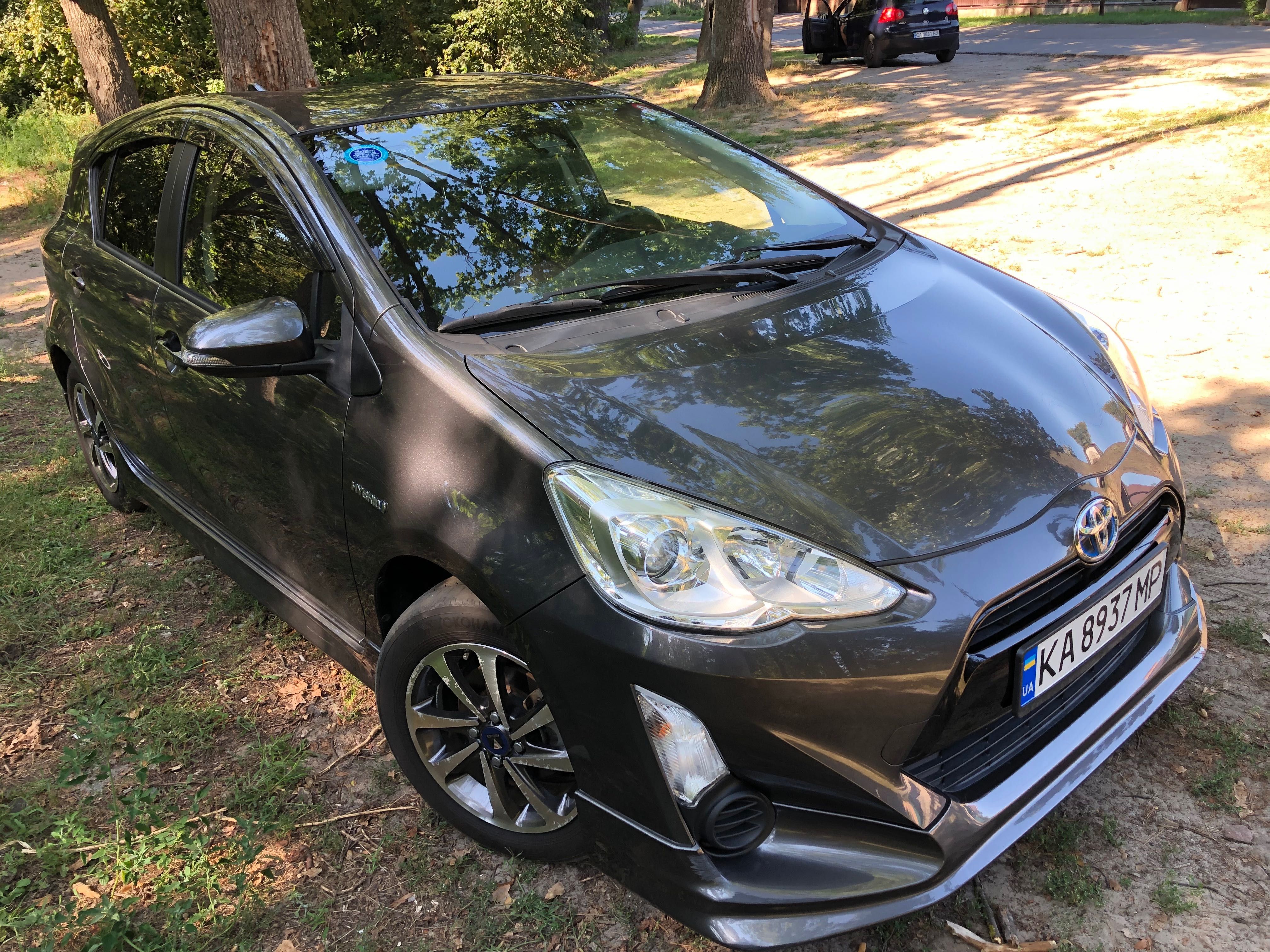 Продам авто Toyota Prius C гібрид
