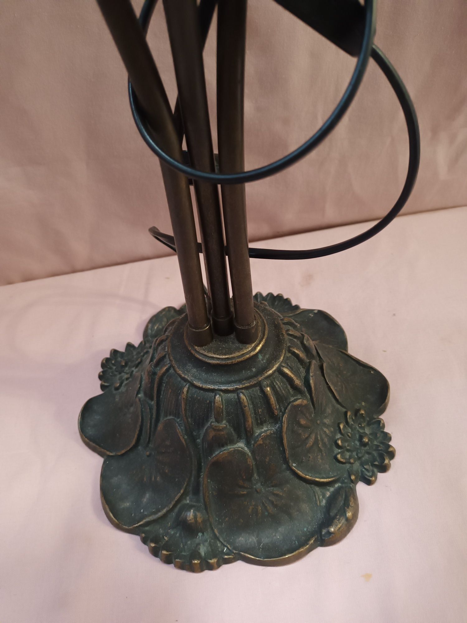 Extraordinário candeeiro de mesa em bronze e abajours arte nova