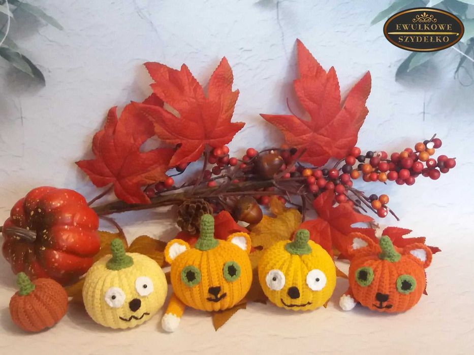 Zestaw 4 dyniowych stworków na Halloween wykonanych na szydełku