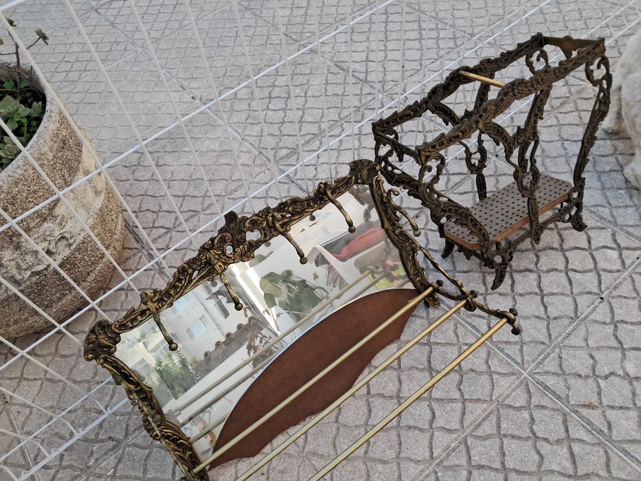 Chapeleira e suporte para guarda chuvas  antigos  em metal