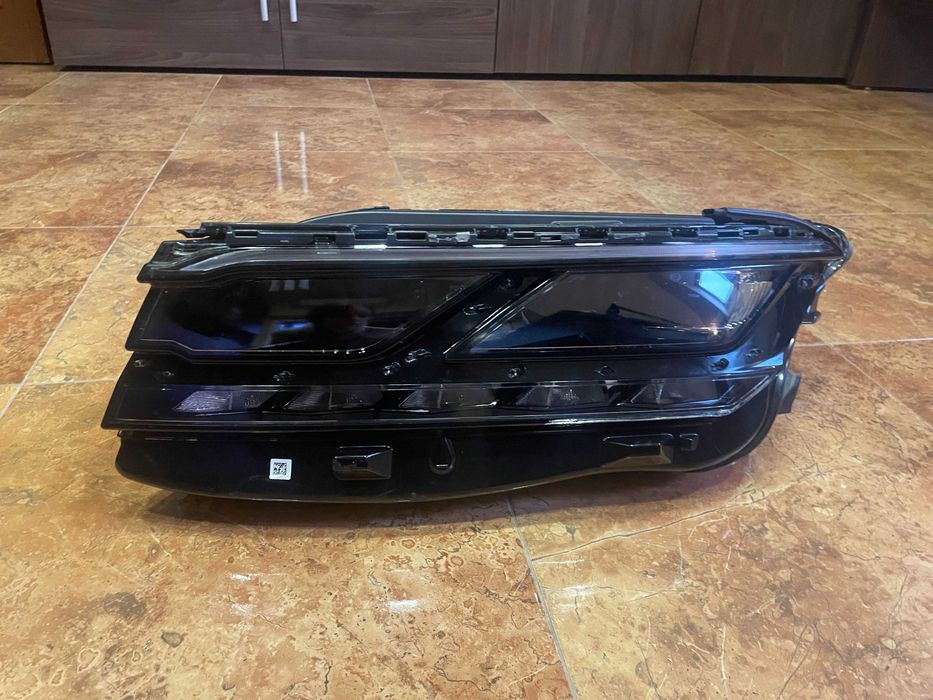 Фара ліва Volkswagen Touareg III 761941113A, дефект!