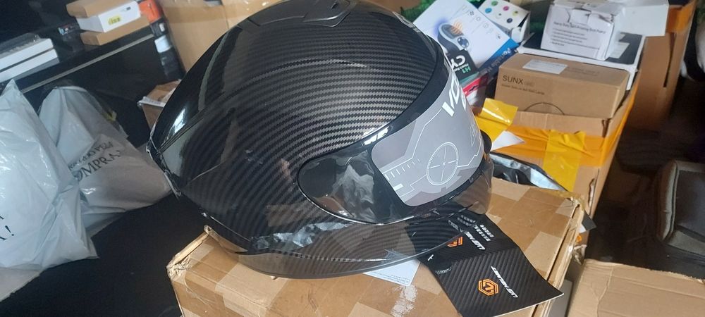 Capacete de moto em carbono