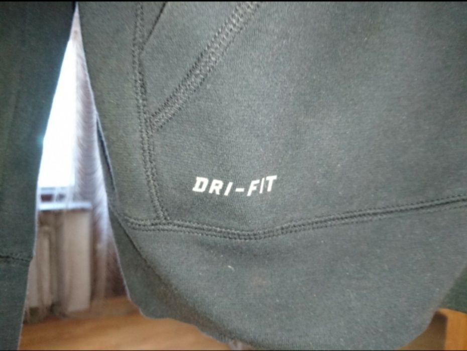 Nike Dri Fit мастерка/толстовка с капюшоном и вентиляцией-оригинал.