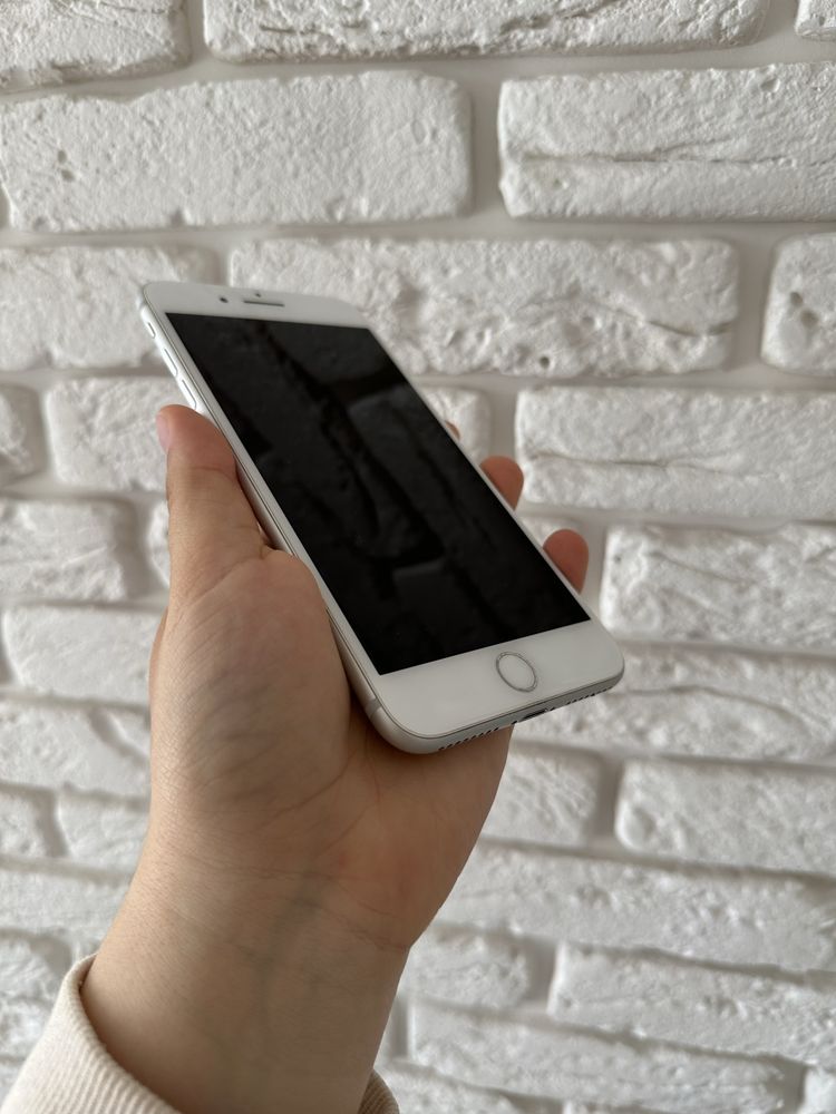 Продам Iphone 7 plus