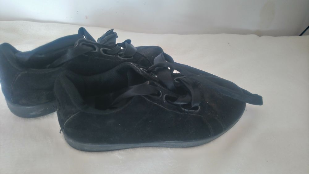 Czarne buciki sportowe 31