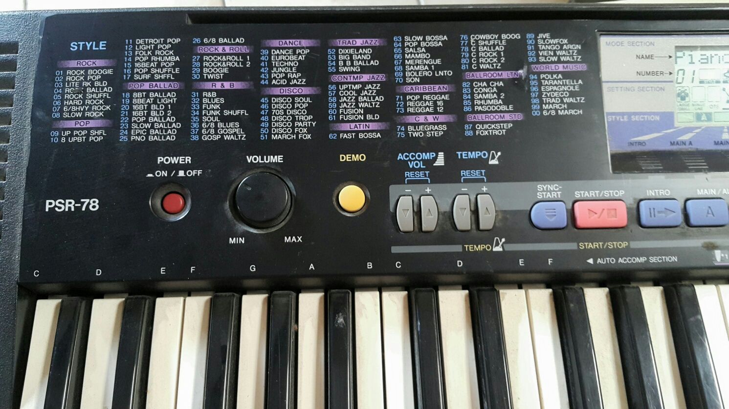 Keyboard Yamaha z Ekranem wielofunkcyjnym, duża klawiatura