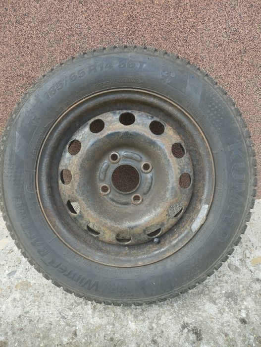 Opony zimowe z felgami stalowymi Kumho 14