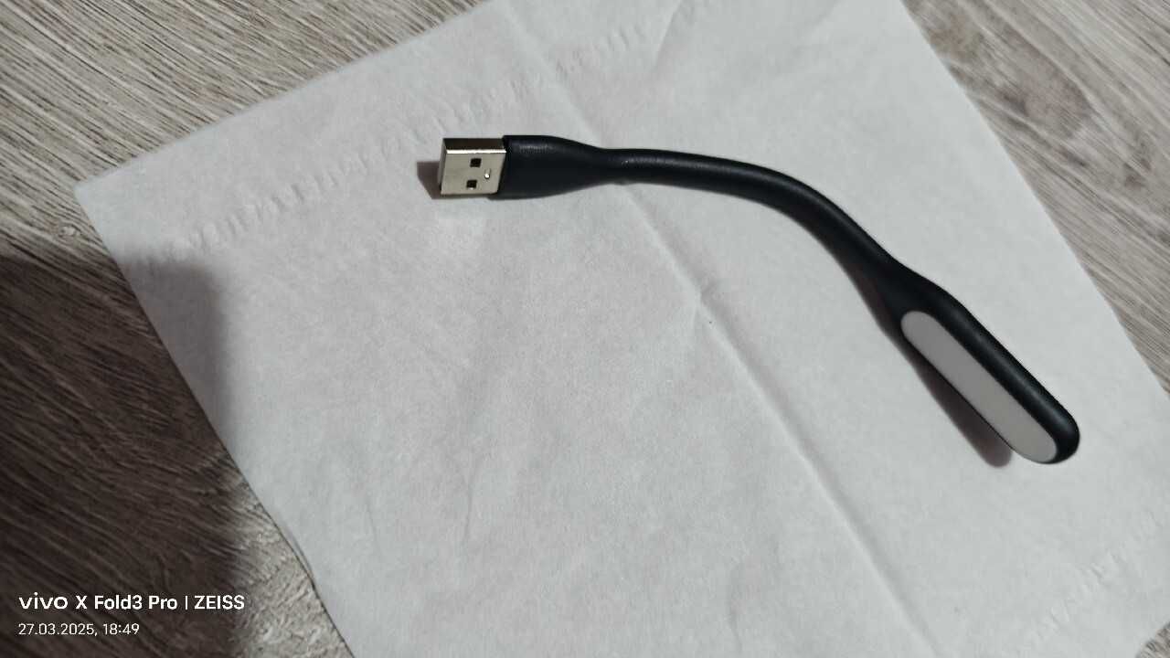 Lampka na USB regulowana.